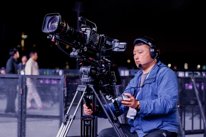 佳能“佳直播PRO”赋能“星花怒放·同忆首歌” 用电影质感传递视听艺术表达插图6 佳能“佳直播PRO”赋能“星花怒放·同忆首歌” 用电影质感传递视听艺术表达插图6
