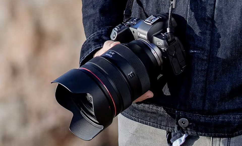 佳能RF 24-70mm F2 L年内发布?“世界首创”镜头同步曝光插图1 佳能RF 24-70mm F2 L年内发布?“世界首创”镜头同步曝光插图1