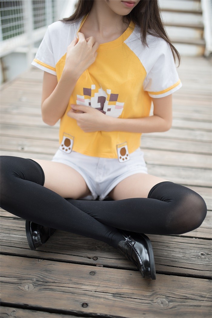 风之领域精品写真@No.002 户外短裤黑丝 [49P/107MB]插图