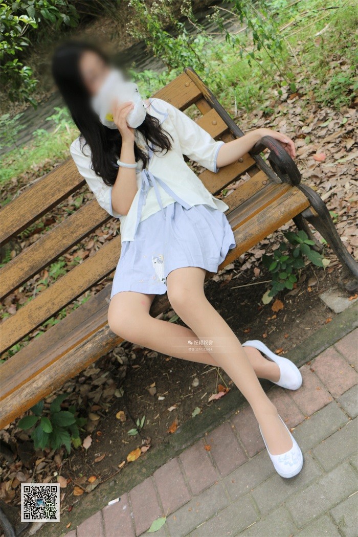 妖精视觉@NO.005 甜甜 户外公园看花儿妩媚 [82P/39.3MB]插图2