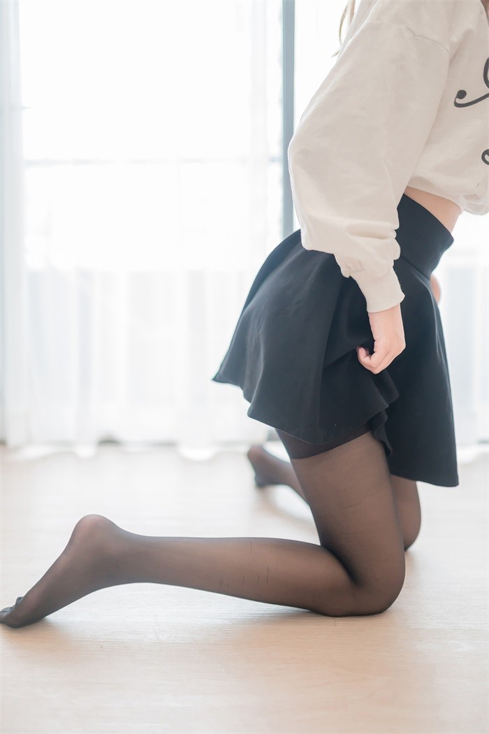 风之领域精品写真@No.147 黑丝美腿露肩小衫 [50P/133MB]插图