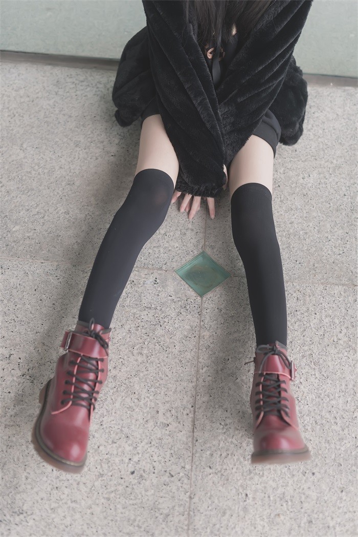 风之领域精品写真@No.145 纤细的黑丝小长腿 [48P/186MB]插图2