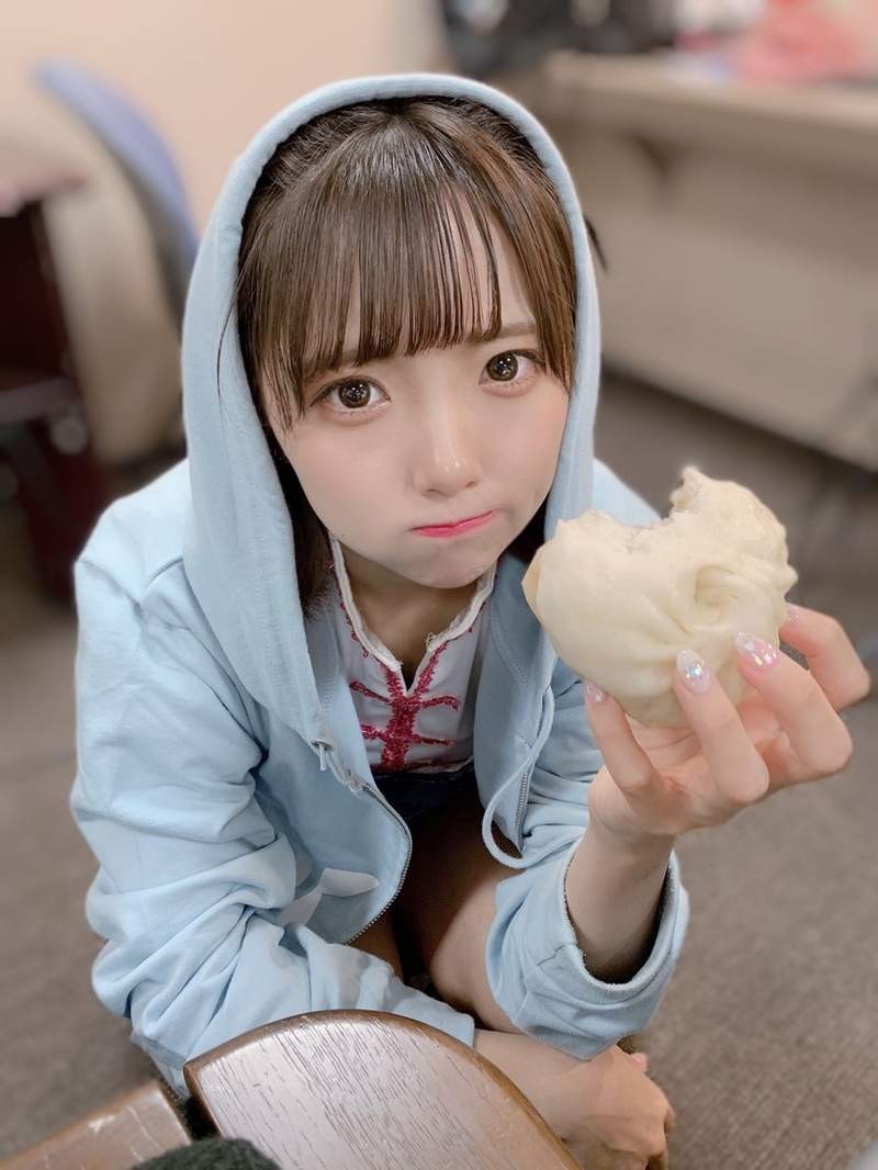 美少女与食物特辑《吃肉包的福山梨乃》原来是偶像团体アキシブproject的可爱成员插图2 美少女与食物特辑《吃肉包的福山梨乃》原来是偶像团体アキシブproject的可爱成员插图2