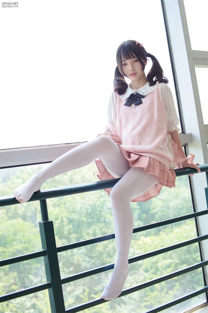 森萝财团精品写真@ JKFUN-007 默陌 80D白丝 [126P/1V/2.71GB]插图1