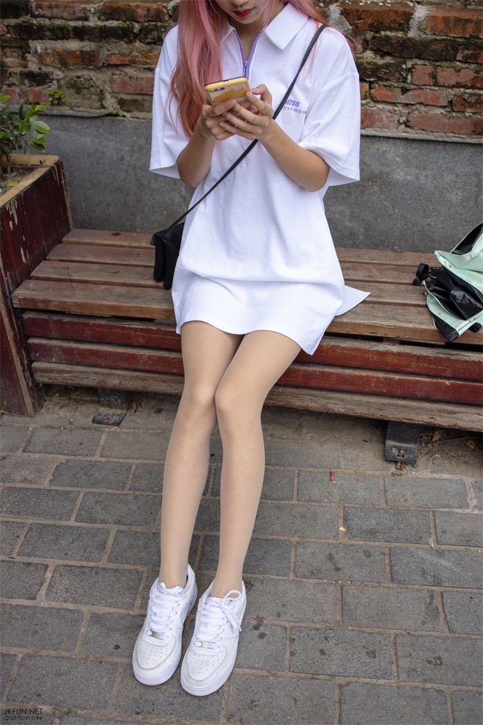 森萝财团精品写真@JKFUN-012 10D肉丝运动鞋桌下 [102P/1V/3.27GB]插图1