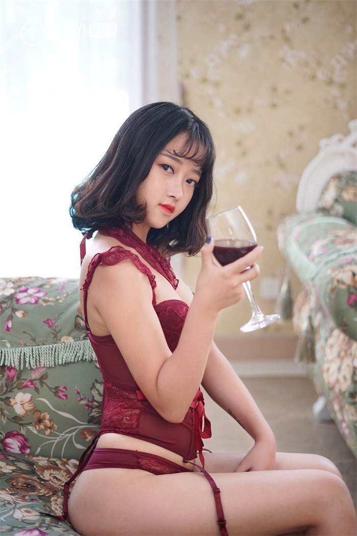 [YALAYI雅拉伊] 2018.12.28 No.025 醉在红酒杯里 王小淼 [42P/368MB]插图1