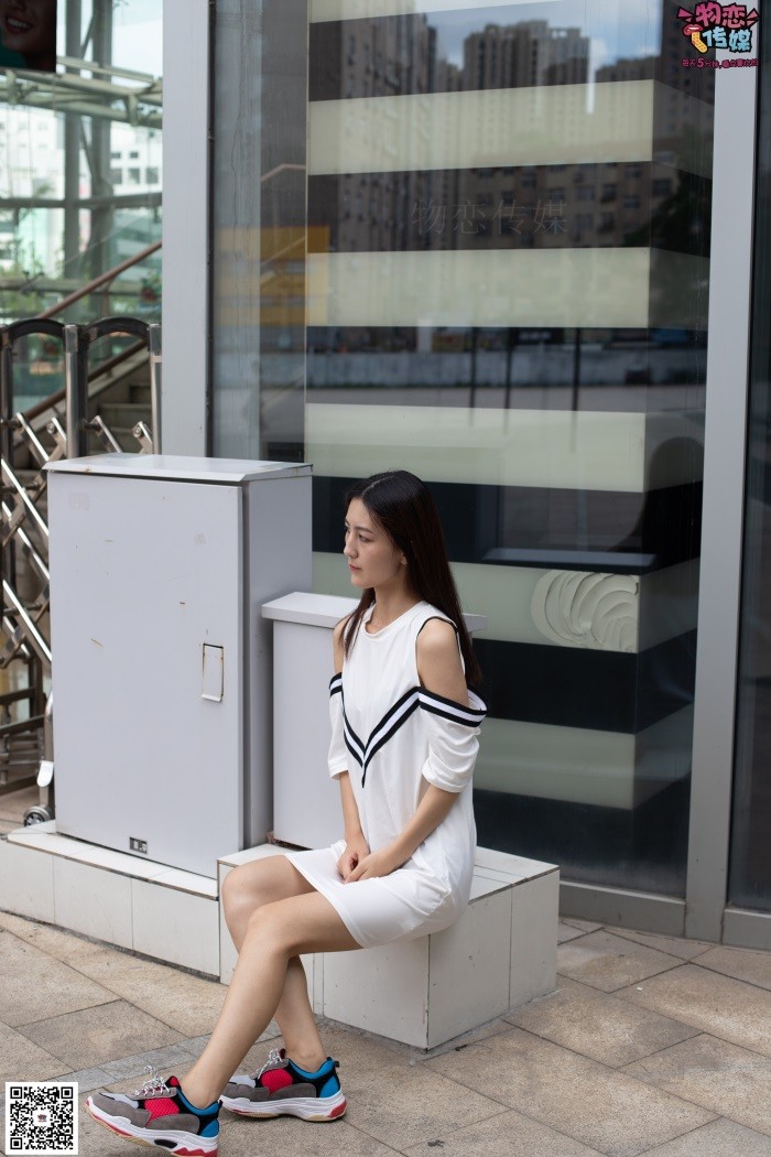 勿恋传媒 No.049 露肩连衣裙搭配撞色老爹鞋，搭配粉色短棉袜 [126P/1V/1.07GB]插图