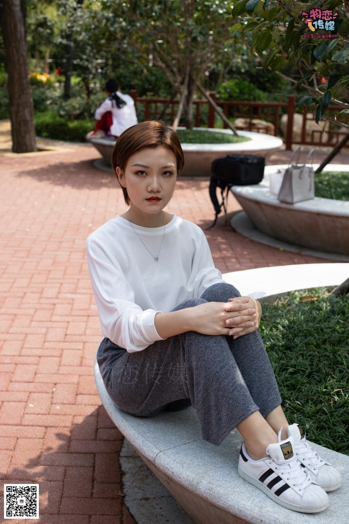 勿恋传媒 No.044 剪掉长发，忘掉烦恼~ [112P/1V/841MB]插图2