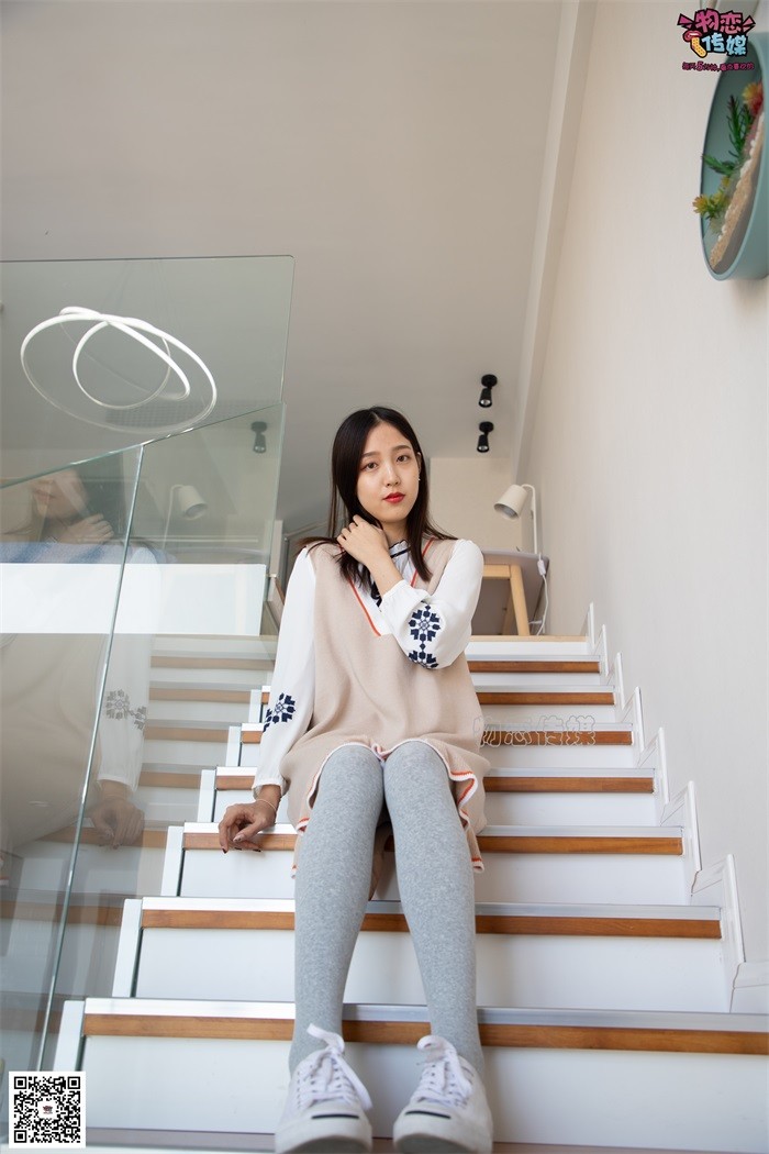 勿恋传媒 No.066 清纯小解解的灰色长筒棉袜 只想这样看着你 [148P/1V/922MB]插图1