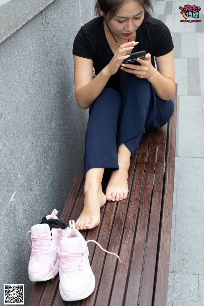 勿恋传媒 No.053 些许肉感，很多姓感~粉色小跑鞋配黑色船袜 [124P/1V/938MB]插图1