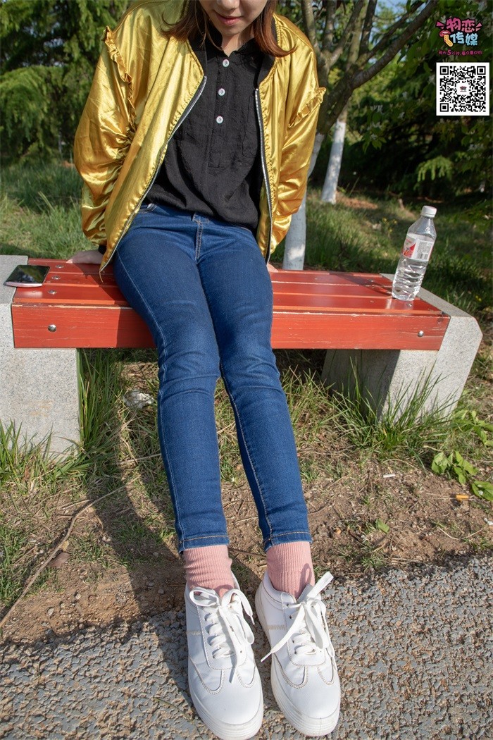 勿恋传媒 No.012 娇小型小罗莉哦,猜猜我多大呢,小白板鞋搭配粉色棉袜 [124P/861MB]插图1