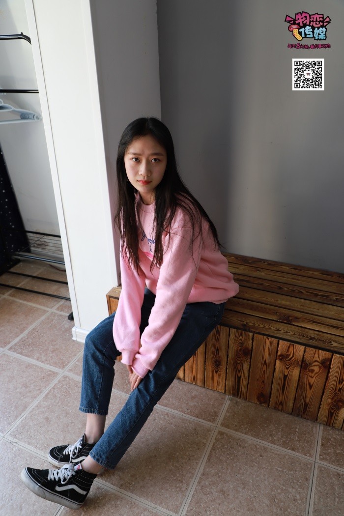 勿恋传媒#No.001 清纯系大一女生的vans与棉袜 [254P/1.10GB]插图2