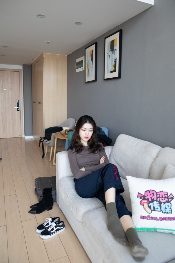 勿恋传媒 No.099 佳琪-可御可萌-浪漫红唇的温柔与美腿 [149P/1V/2.03GB]插图