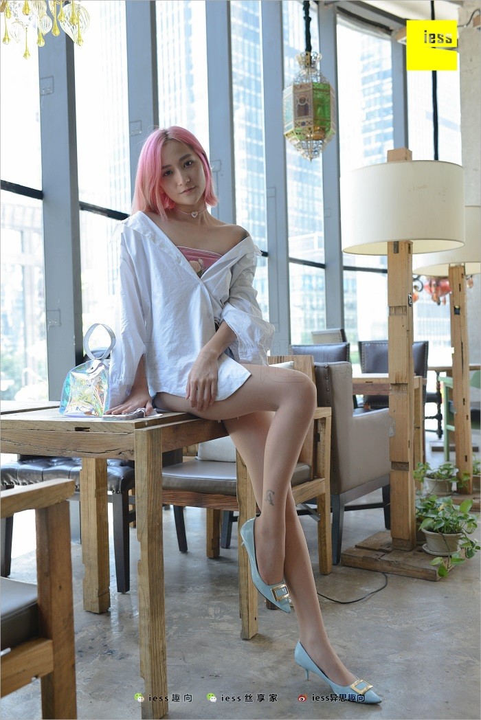 [IESS异思趣向] 2018.05.08 丝族便当228：《黑丝女神的红蓝黄》潇潇 [76P/111MB]插图2
