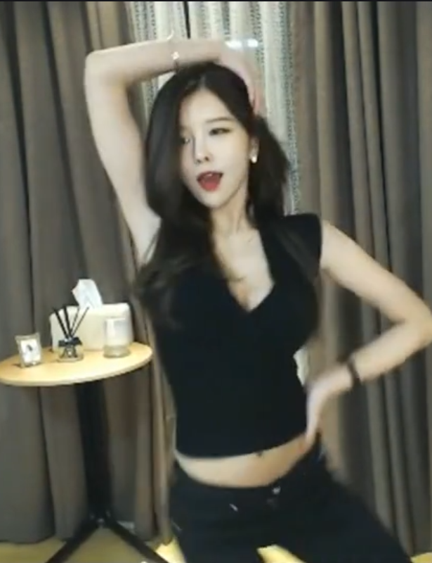 伊素婉姓感热舞