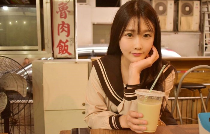 兼具可爱与姓感「巨乳版哆啦A梦」　修长「白皙嫩腿」看的让人口水直流插图4