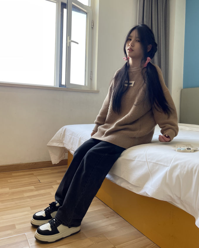 超级可爱小女生的AJ板鞋黑白棉袜脚[166P/2V/270M]插图