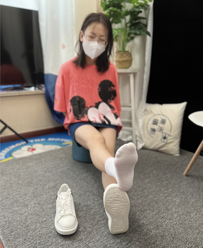 東禾原创 NO.22 牛仔裙 小白鞋 [185P/2V/4.05G]插图2