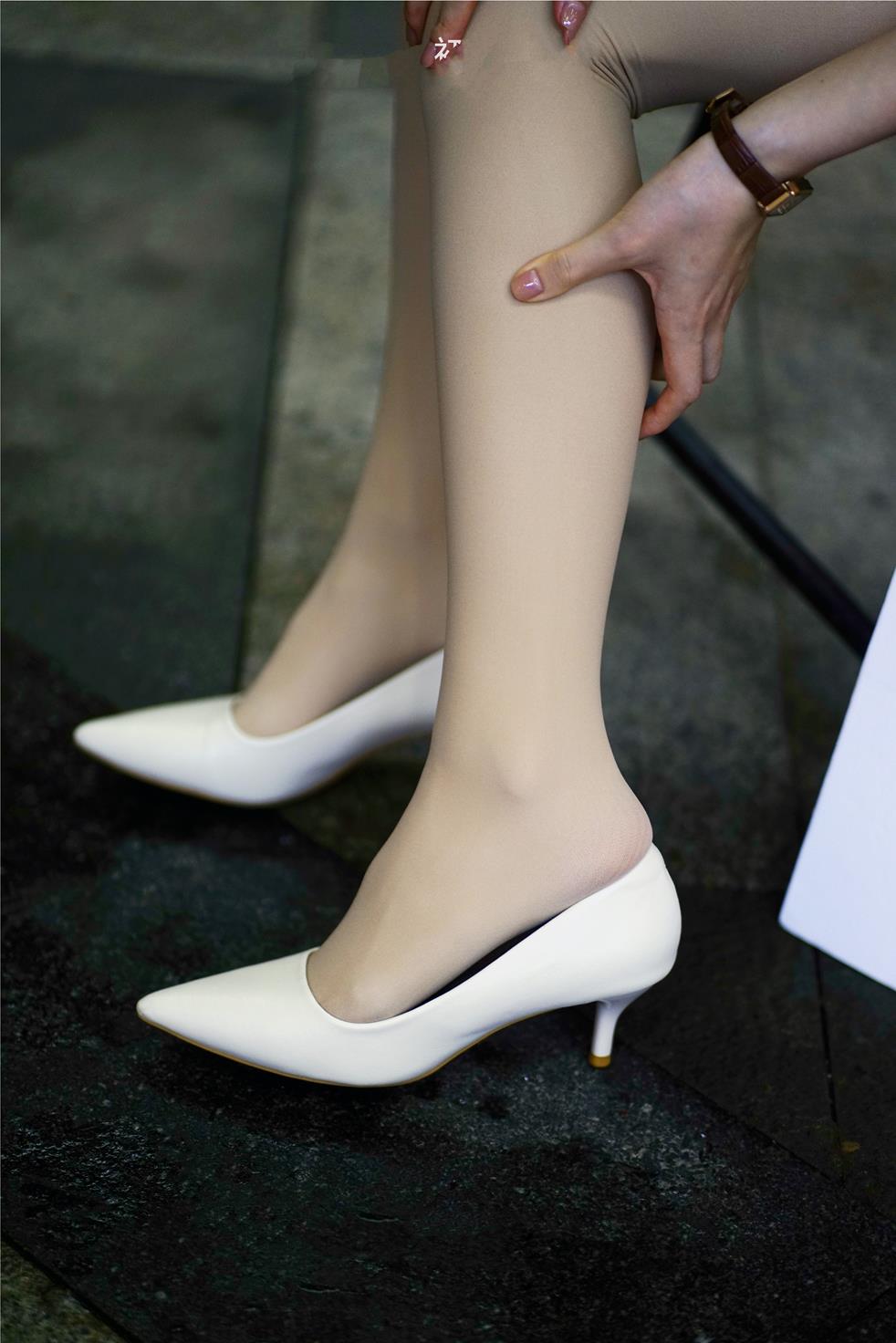 初夏女神046期 大发~《周末兼职》甜辣俏皮风两件套 [227P/1V/7.73G]插图2