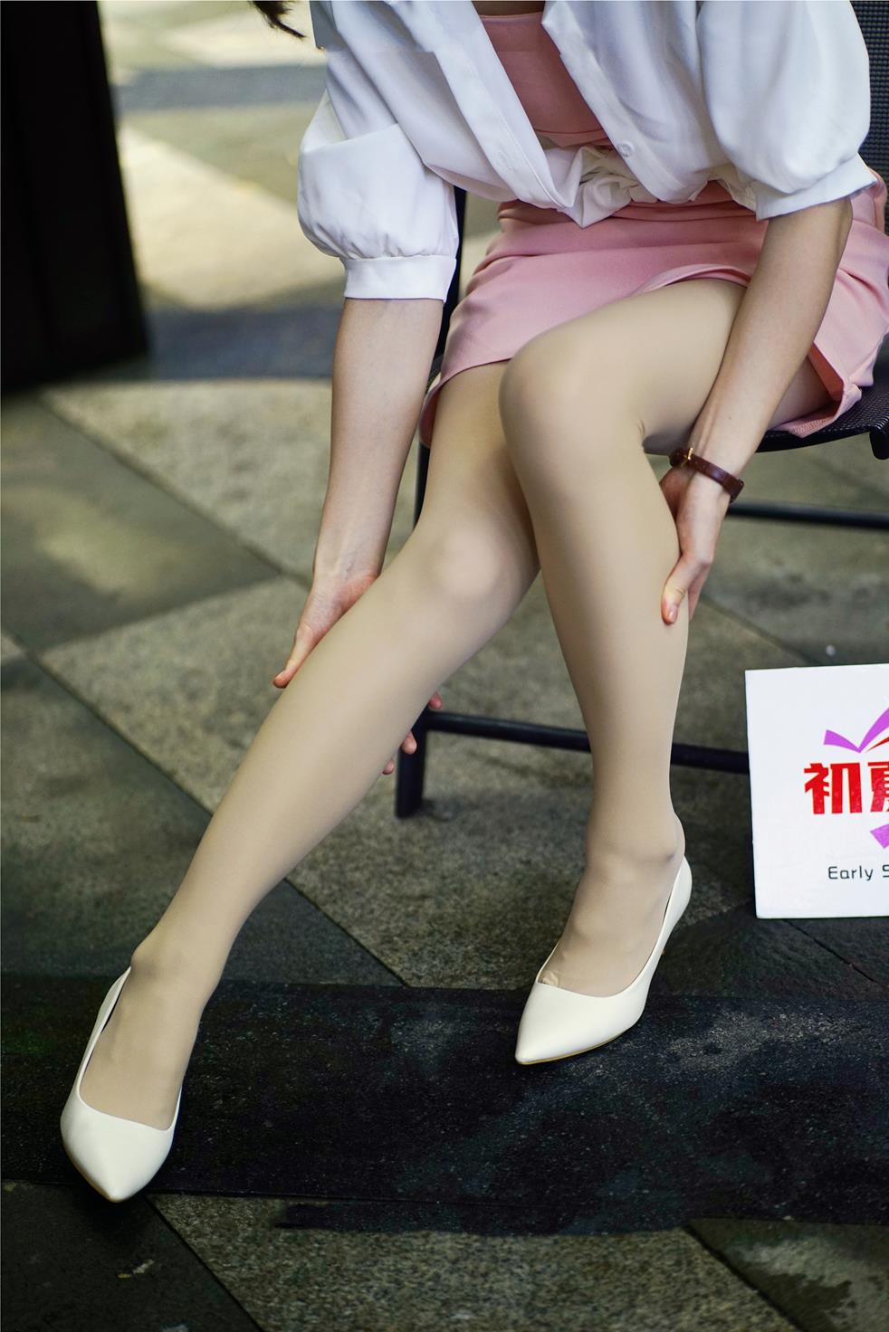 初夏女神046期 大发~《周末兼职》甜辣俏皮风两件套 [227P/1V/7.73G]插图3