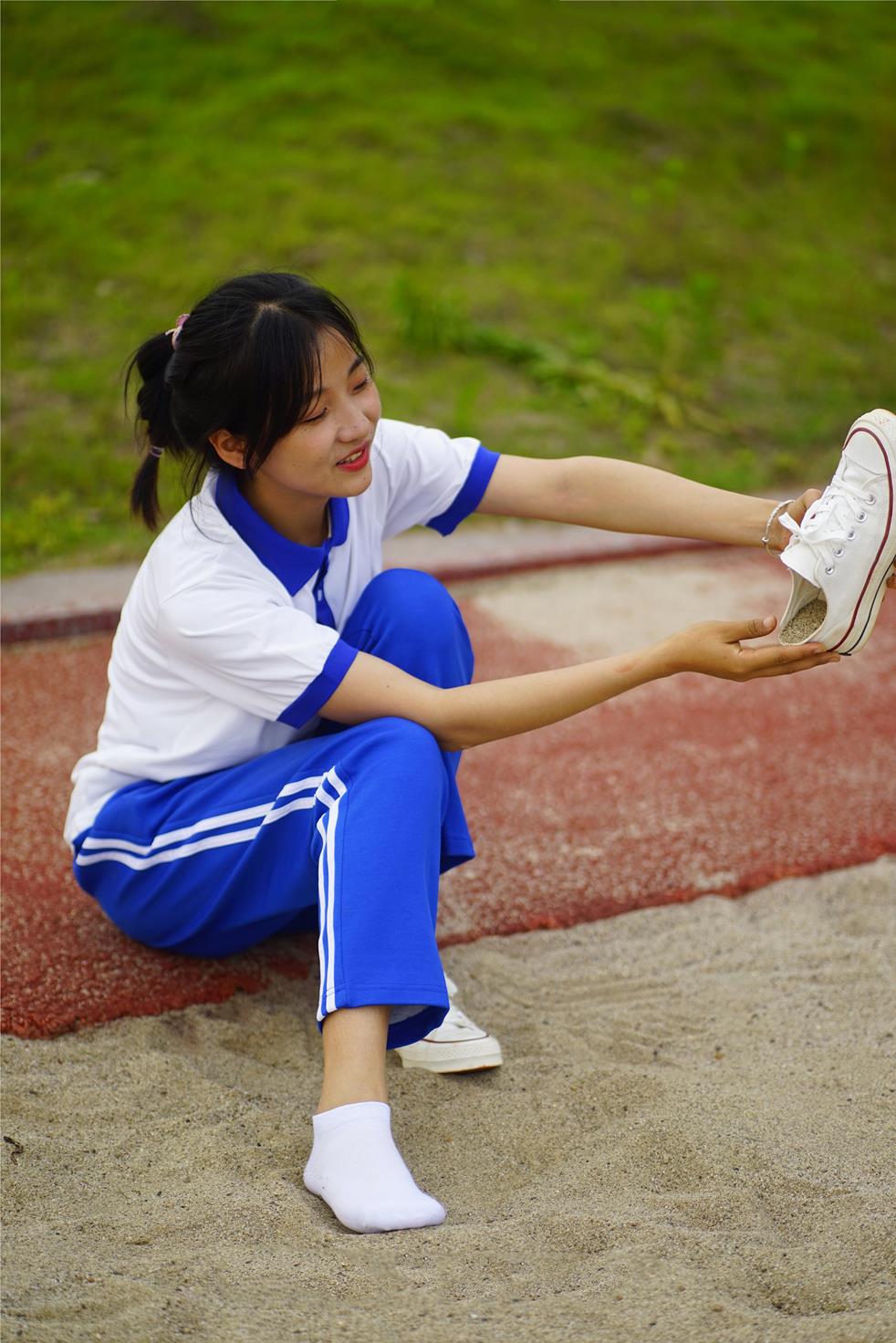 初夏女神047期 点点~《跳远运动》心疼我这白色的帆布鞋 [173P/2V/6.64G]插图8