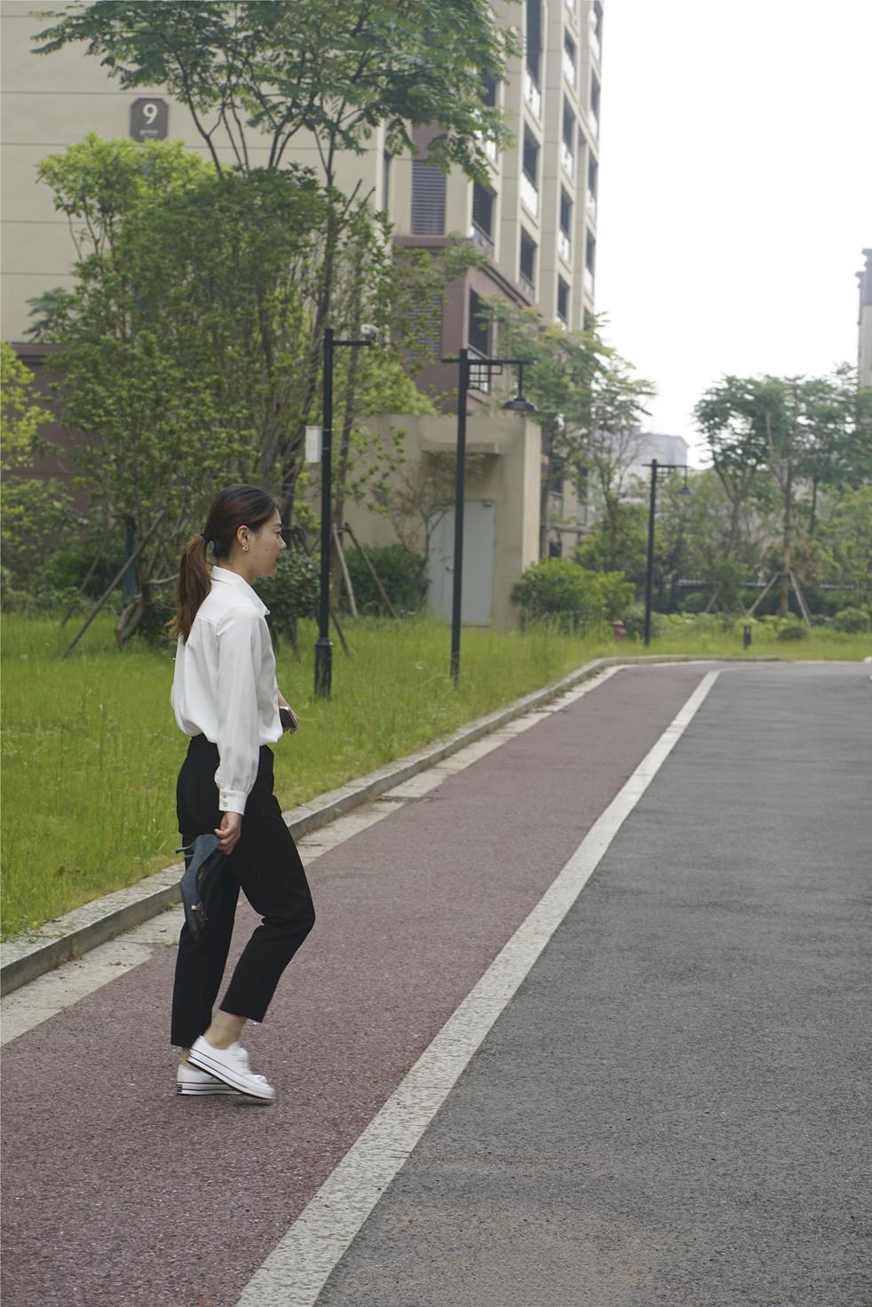 初夏女神040期 小悦悦~《职场小白》下班回家之路 [129P/1V/5.47G]插图5