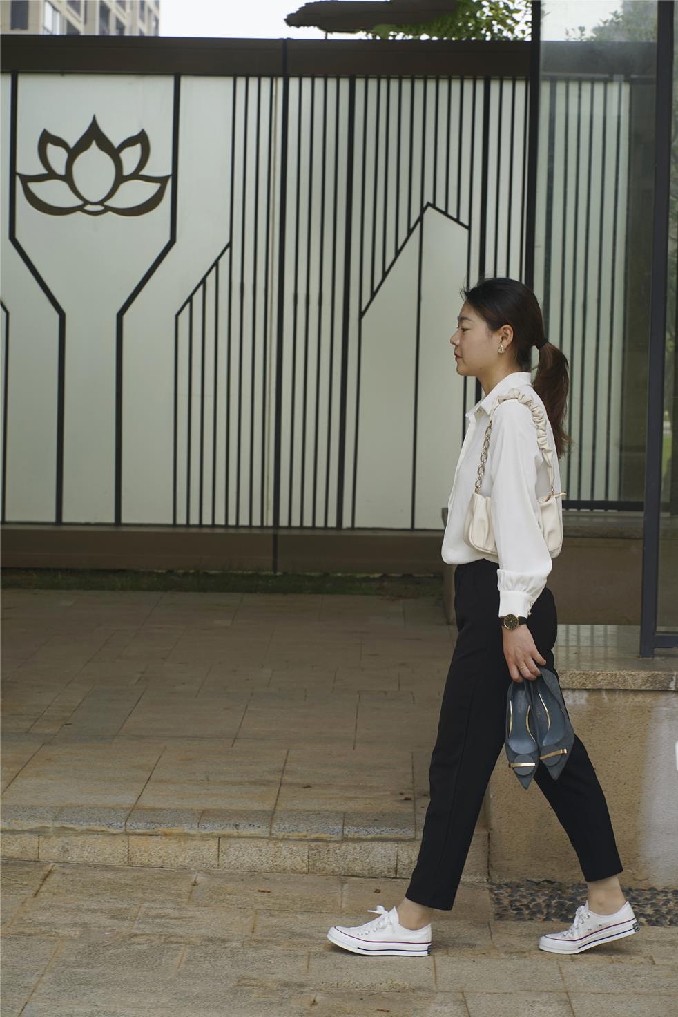 初夏女神040期 小悦悦~《职场小白》下班回家之路 [129P/1V/5.47G]插图4