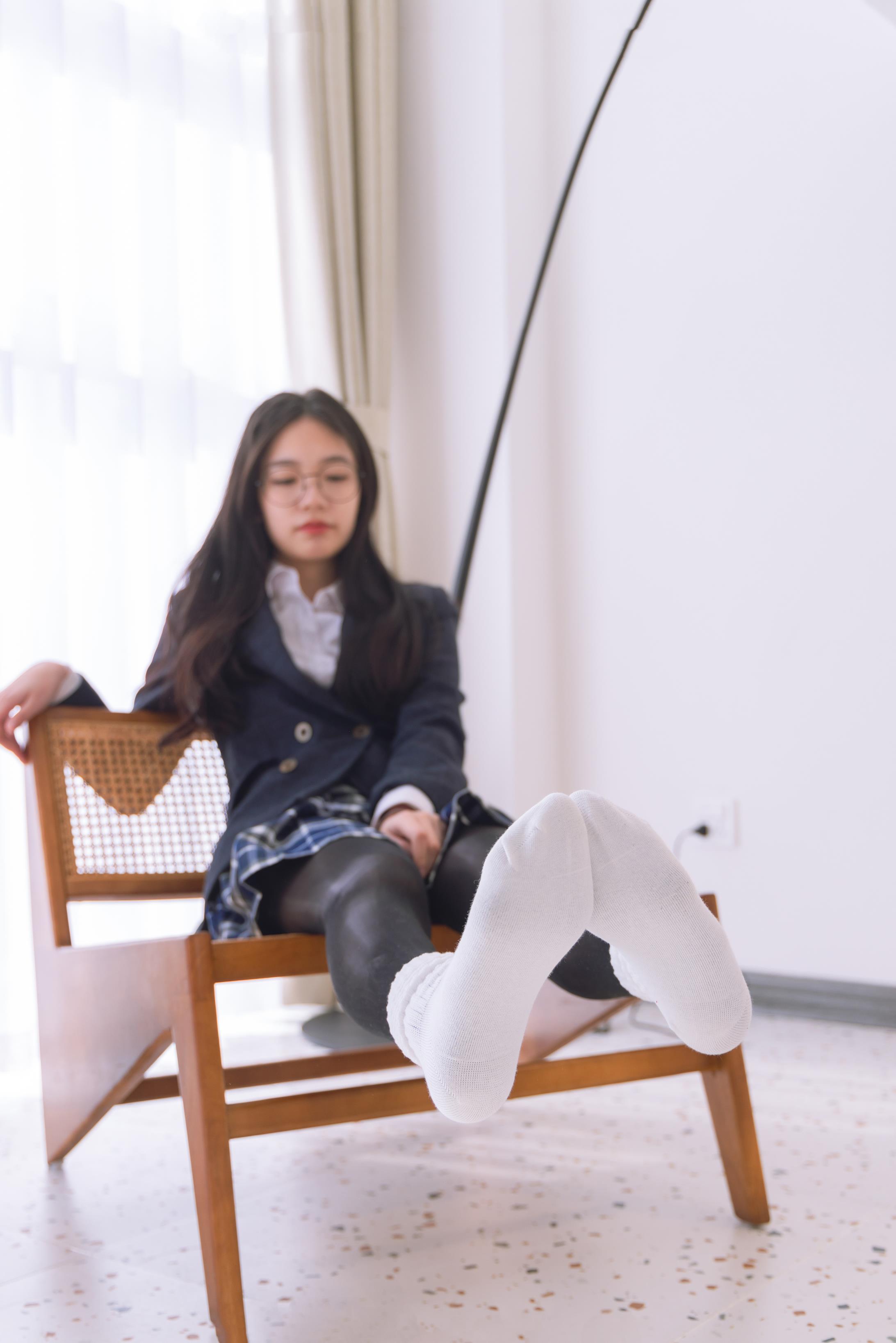 袜啵啵 284期 小甜豆花絮版马丁靴黑皮鞋面白袜黑丝白丝脚[150P/1V/5.98G]插图1