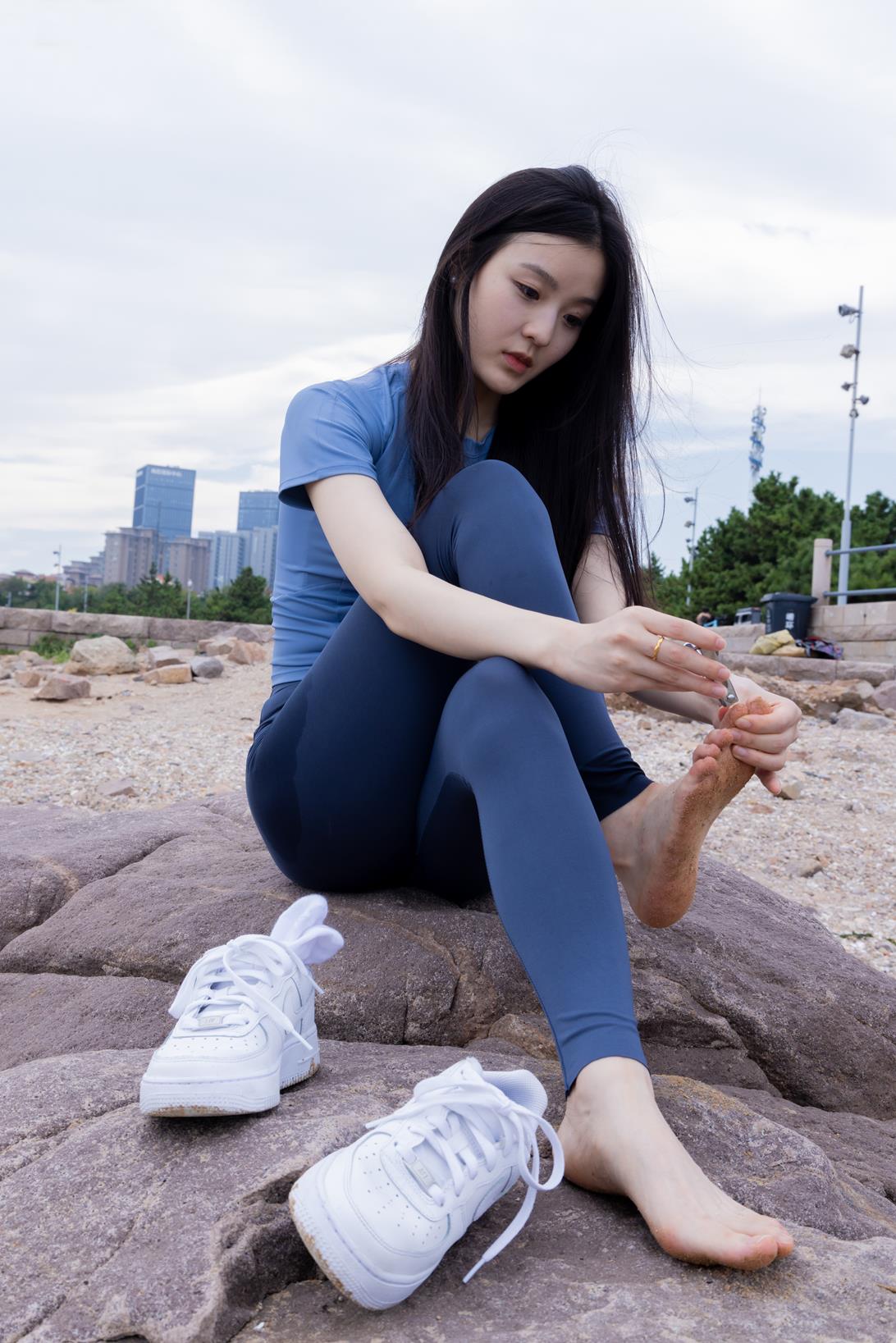 勿恋传媒1703期：青柠-板鞋、白棉袜、裸足、海边剪指甲光脚走路剧情 [199P/1V/5.98G]插图6