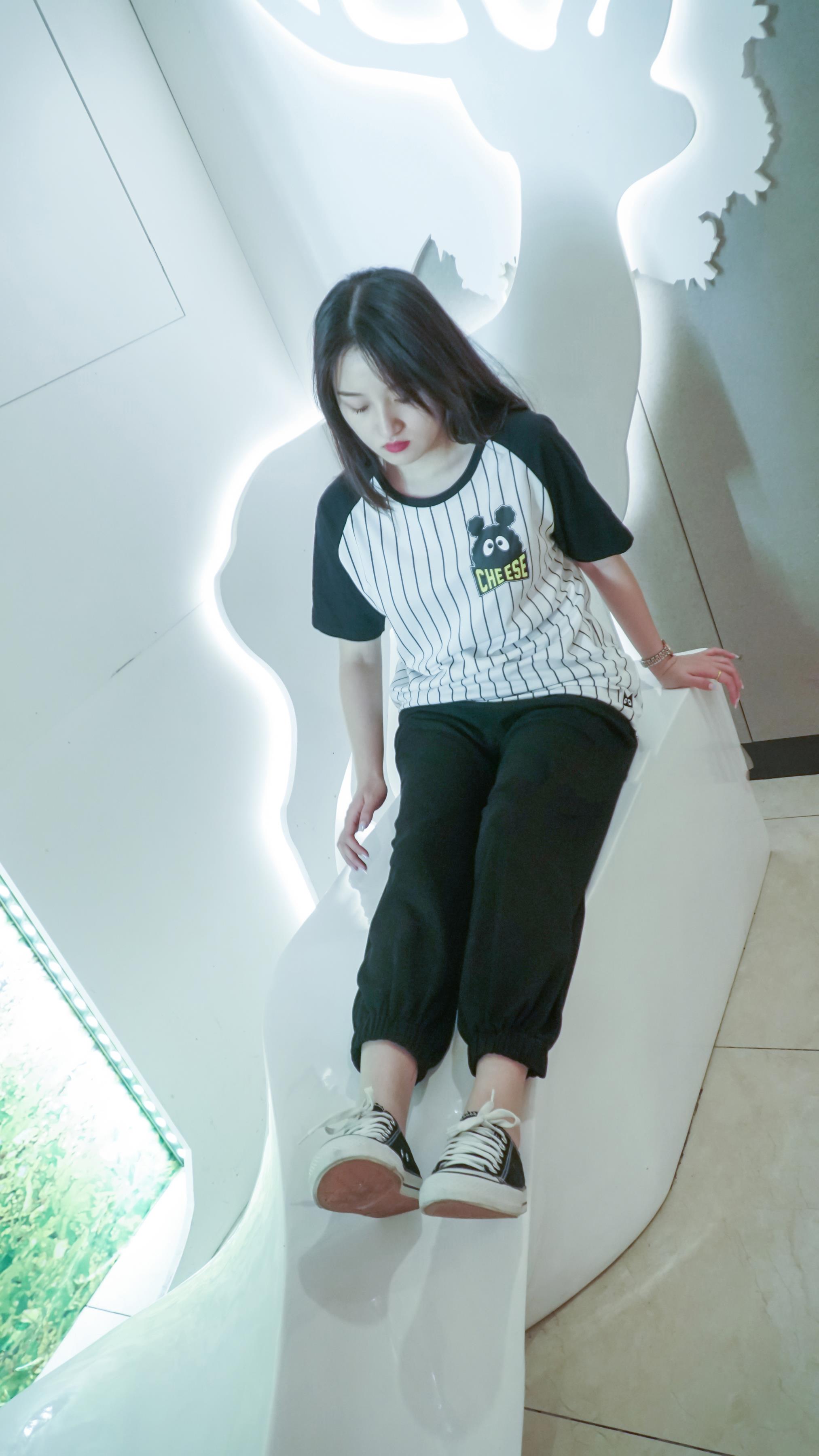 爱丫摄影 未来城黑白衣白棉袜船袜脚全程 [190P/2V/9.73G]插图1