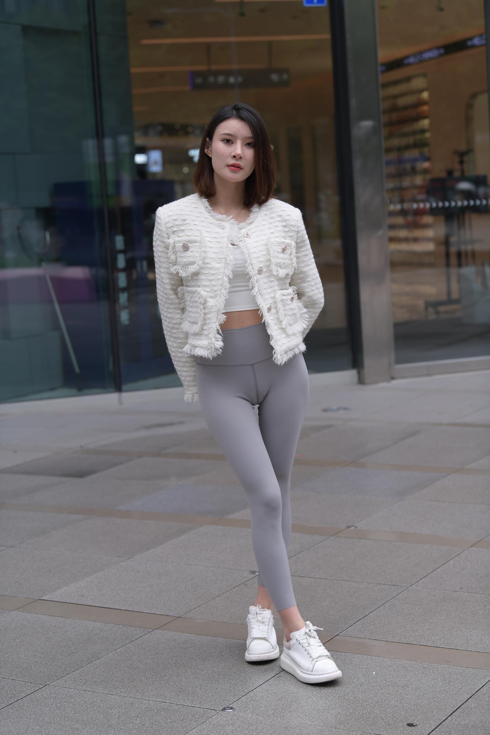 魔镜街拍 原版灰色瑜伽裤麦昆鞋棉白袜脚 [680P/1V/23.4G]插图2