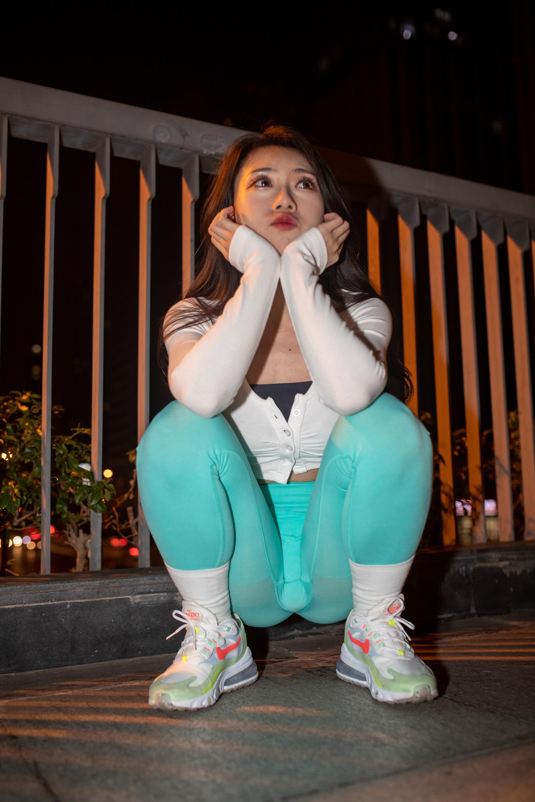 魔镜原版绿色瑜伽裤白棉袜脚 [484P/2V/22.9G]插图1