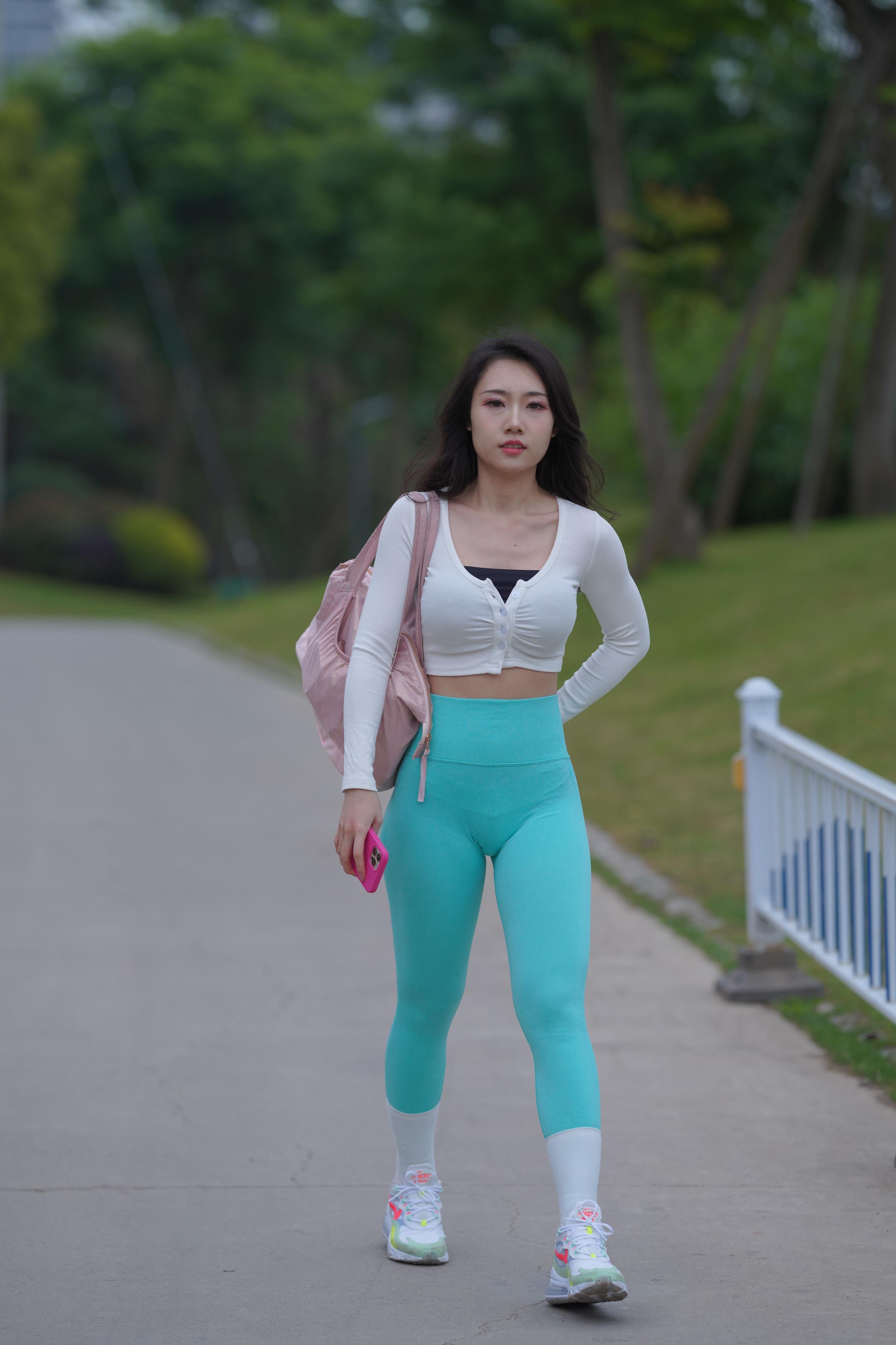 魔镜原版绿色瑜伽裤白棉袜脚 [484P/2V/22.9G]插图5