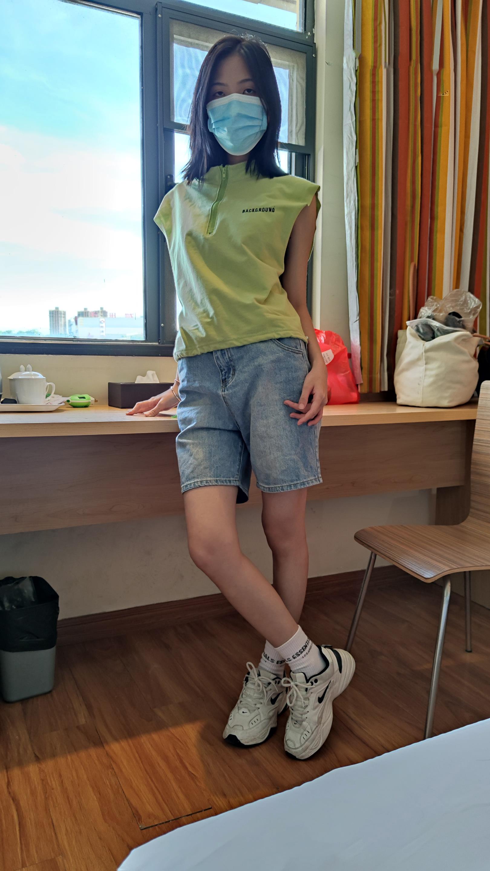 A拉：鱼鱼足影第60期牛仔短裤白棉袜 [228P/1V/1.22G]插图3