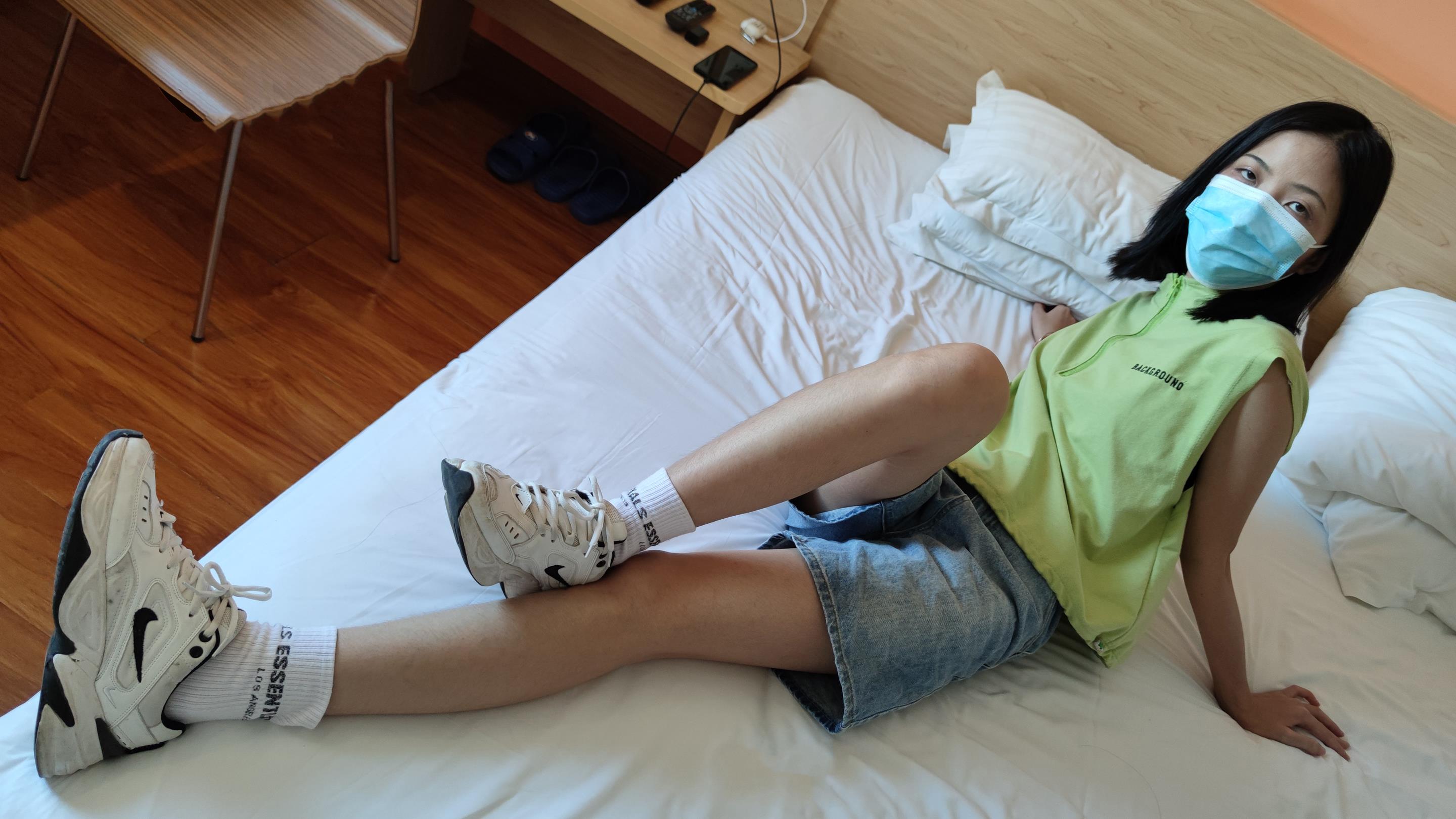 A拉：鱼鱼足影第60期牛仔短裤白棉袜 [228P/1V/1.22G]插图8