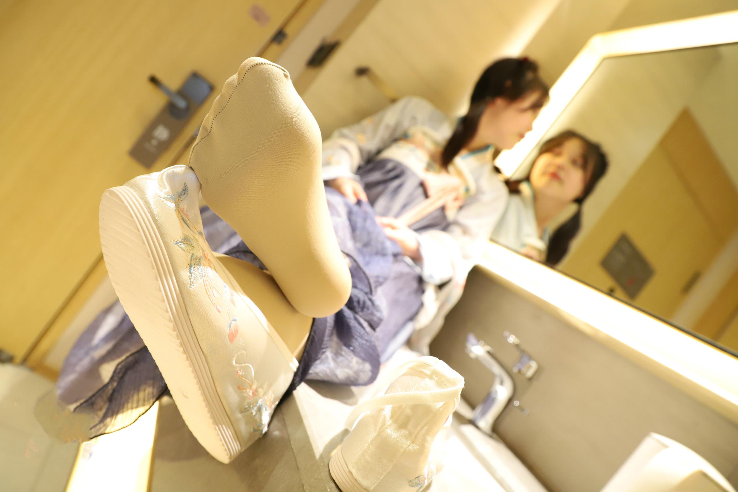 誉铭传媒 2023年第14期 汉服厚肉打底裤包脚裸足[70P/1V/1.26G]插图1