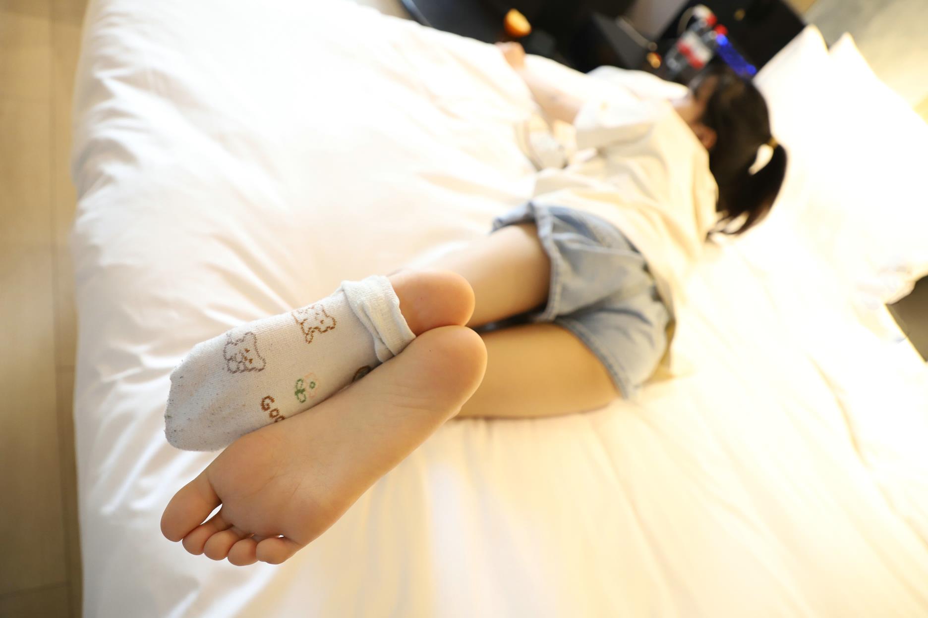 誉铭传媒 2023中秋节 专享 牛仔短裤帆布鞋棉袜脚裸足 [100P/1V/2.03G]插图1