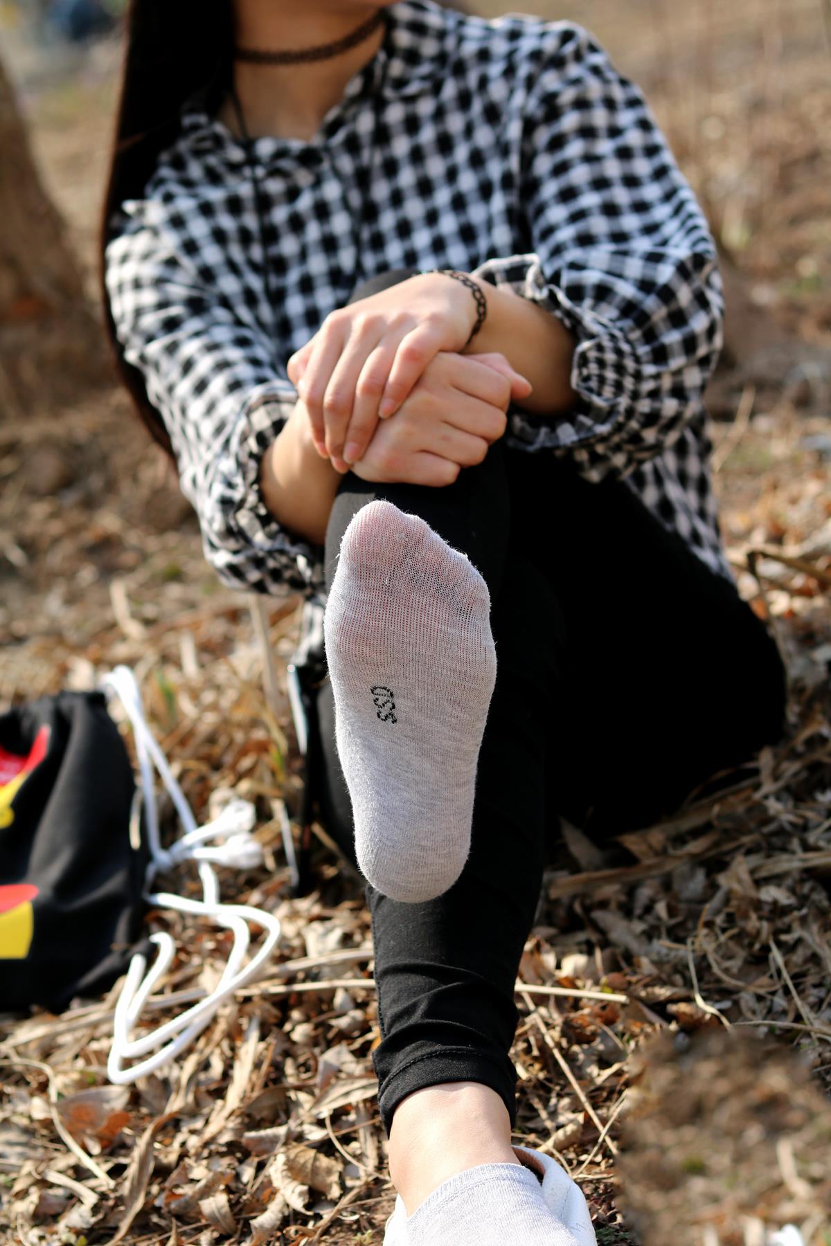 开膛手杰克 180期 小白鞋灰色棉穿袜脚裸足 [373P/1V/1.93G]插图2