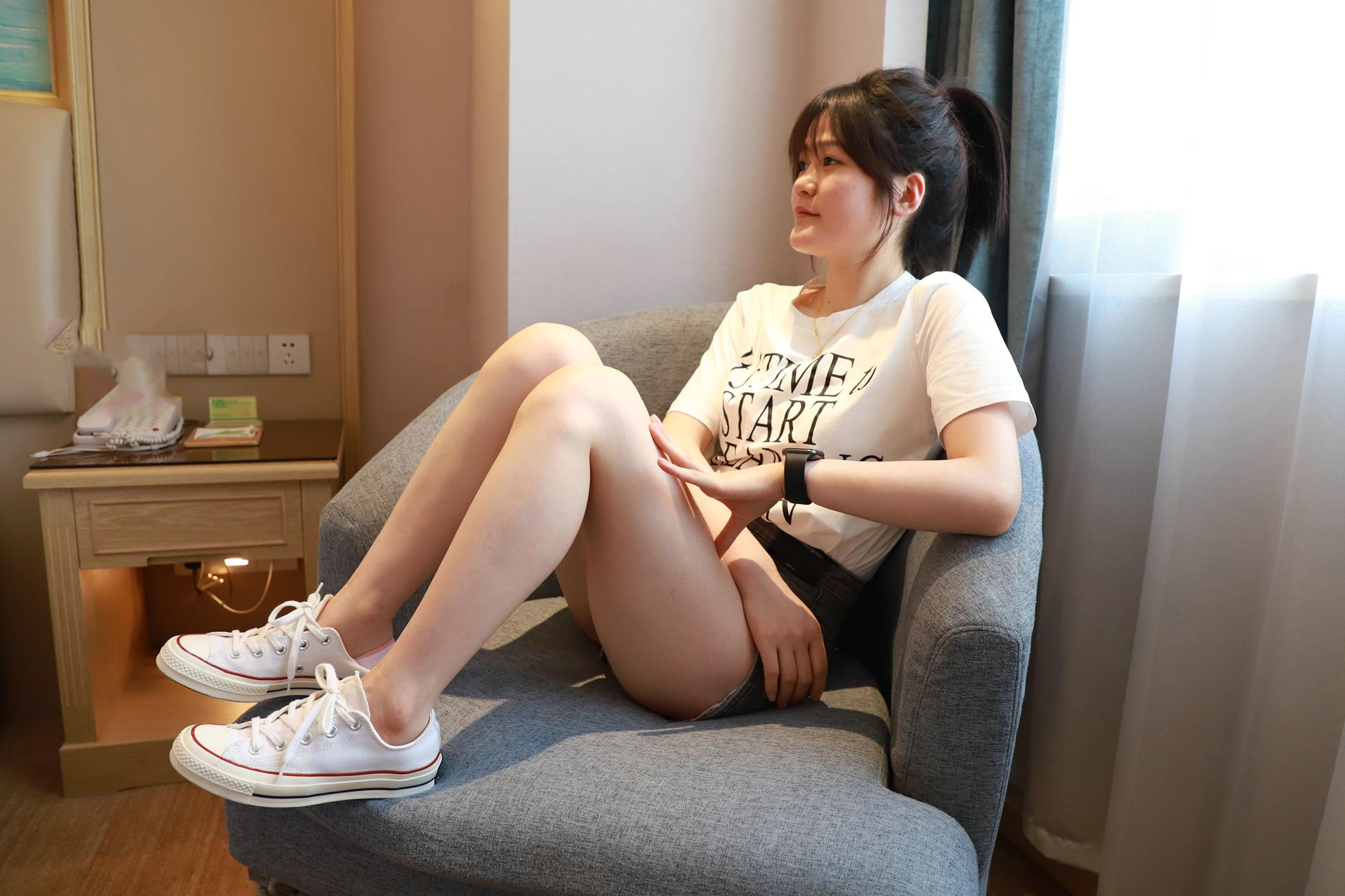 誉铭传媒 2023年第15期 帆布鞋棉白船袜裸足 [100P/1V/2.38G]插图6