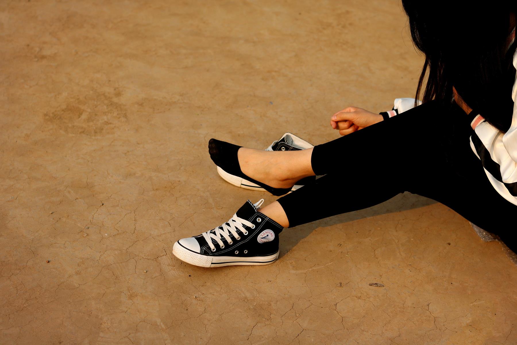 开膛手杰克 145期 高帮帆布鞋黑色船袜脚 [402P/1V/1.24G]插图3