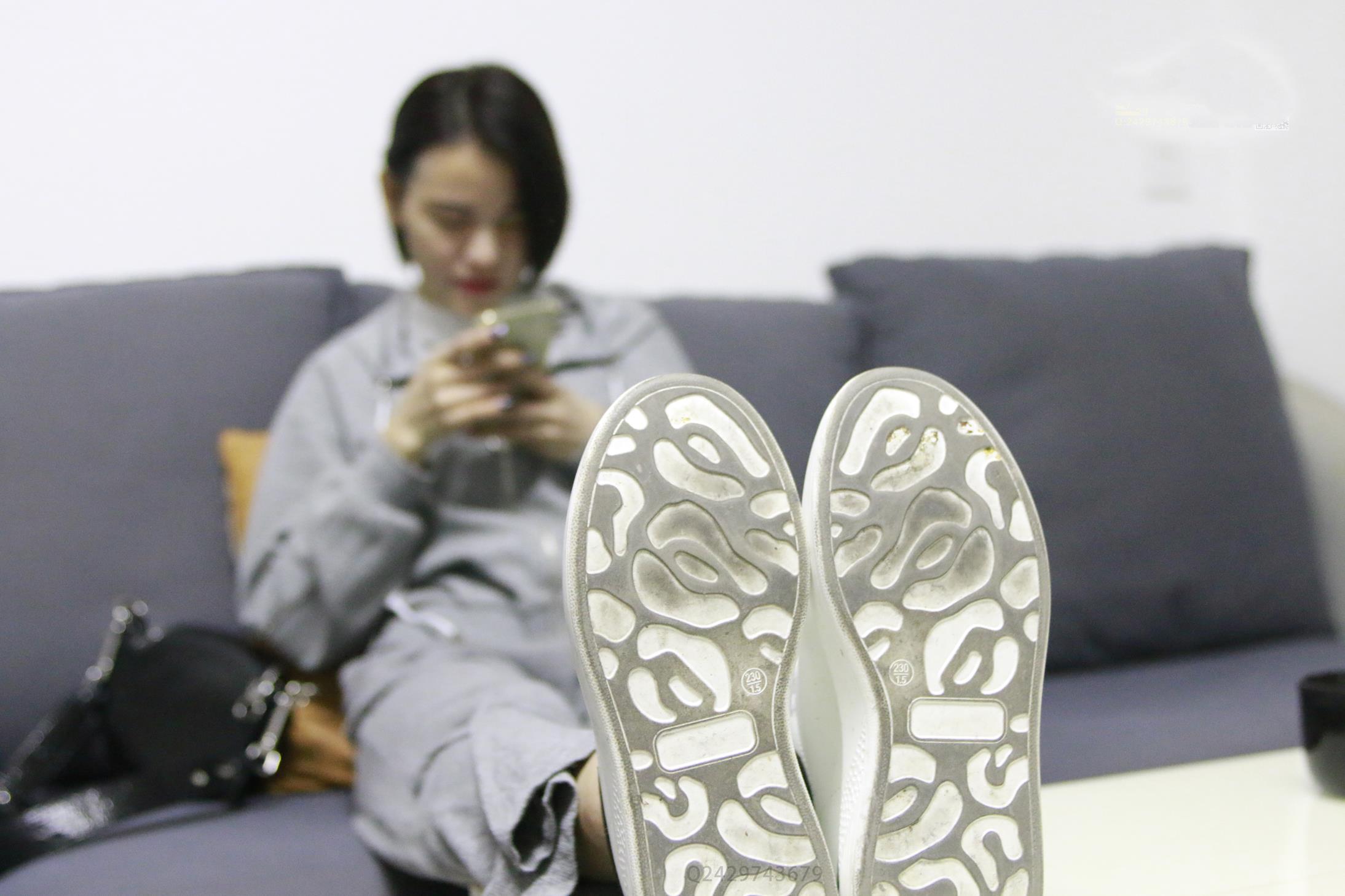 鱼鱼足影 90期 佛山安妮：麦昆小白鞋白棉船袜裸足 [118P/1V/681M]插图2