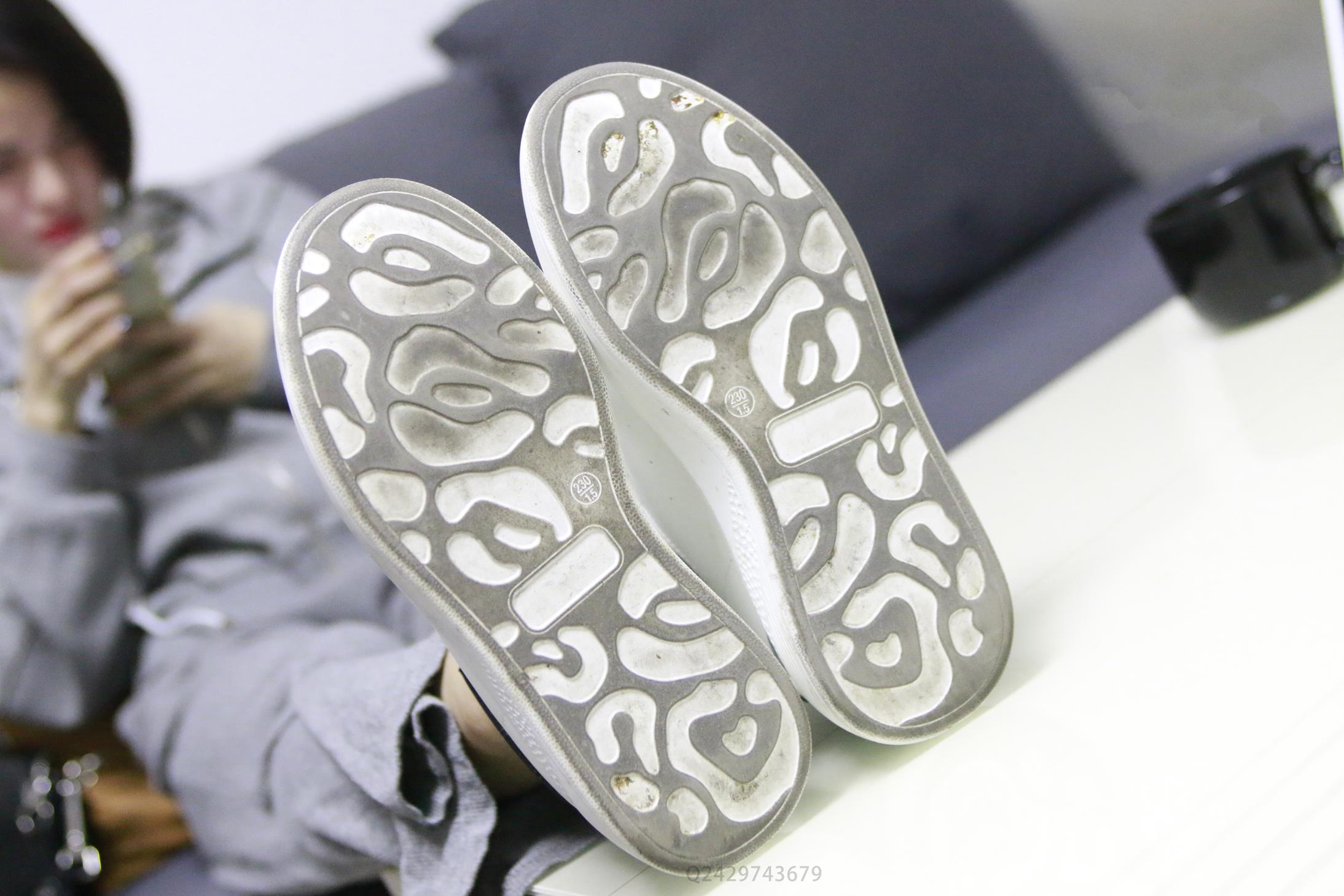 鱼鱼足影 90期 佛山安妮：麦昆小白鞋白棉船袜裸足 [118P/1V/681M]插图8