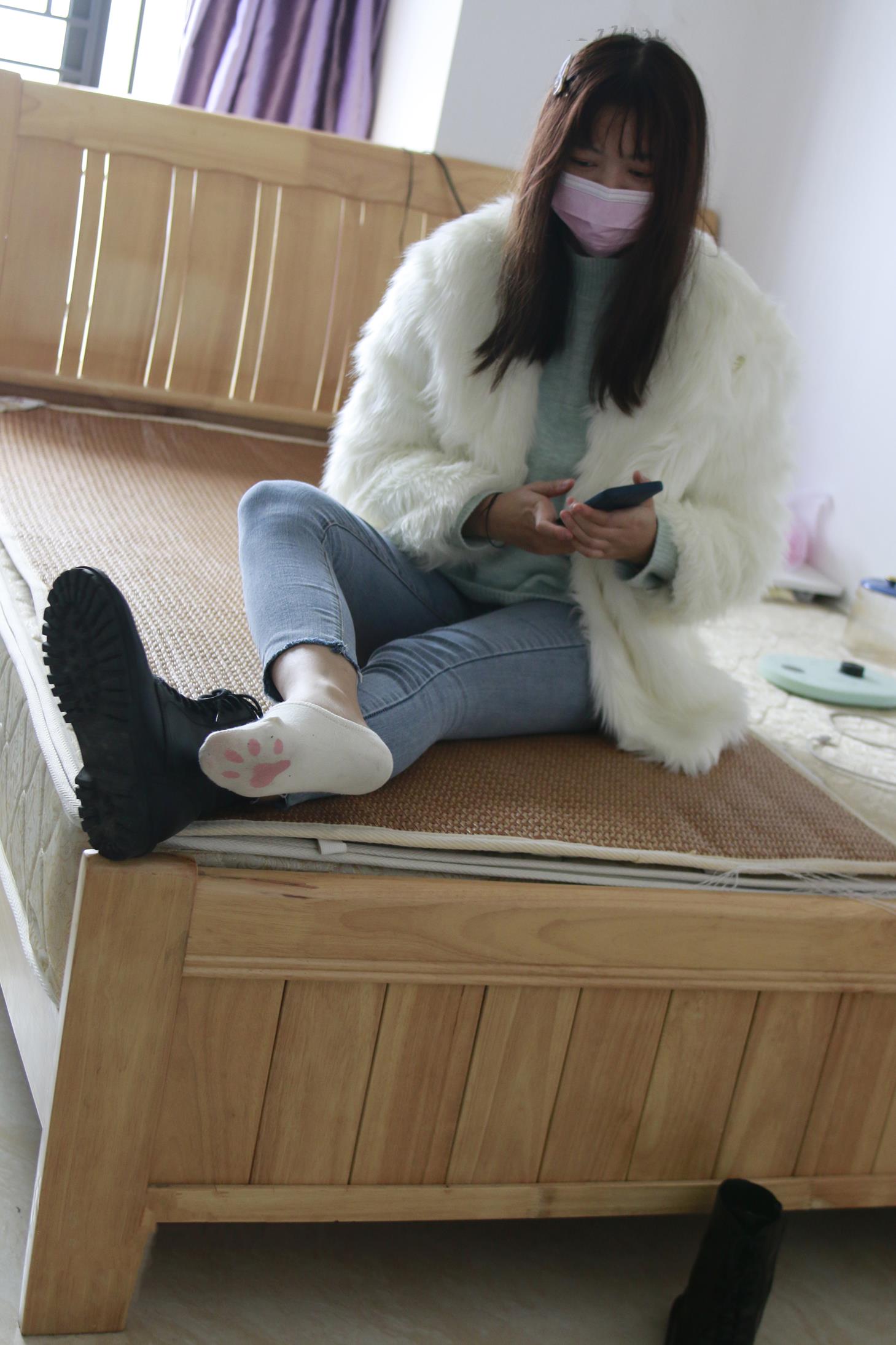 鱼鱼足影 095期 蓉蓉38码马丁靴棉袜裸足[119P/1V/849M]插图7