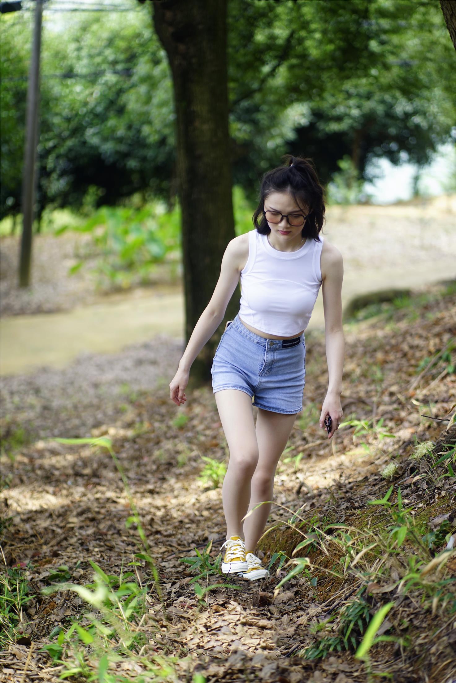 初夏女神 053期 帆布鞋牛仔短裤裸足 [133P/1V/4.04G]插图1