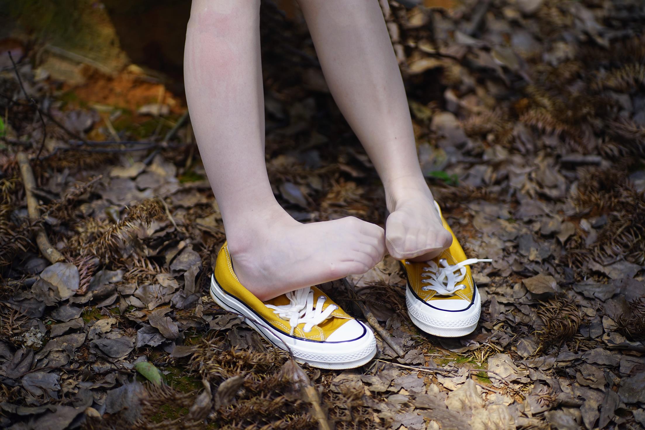 初夏女神 053期 帆布鞋牛仔短裤裸足 [133P/1V/4.04G]插图3