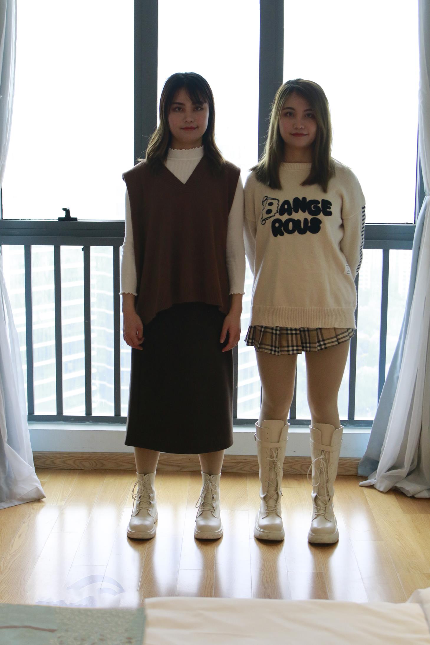 鱼鱼足影 第096期 双胞胎姐妹长短靴肉厚丝脚裸足 [63P/1V/247M]插图2