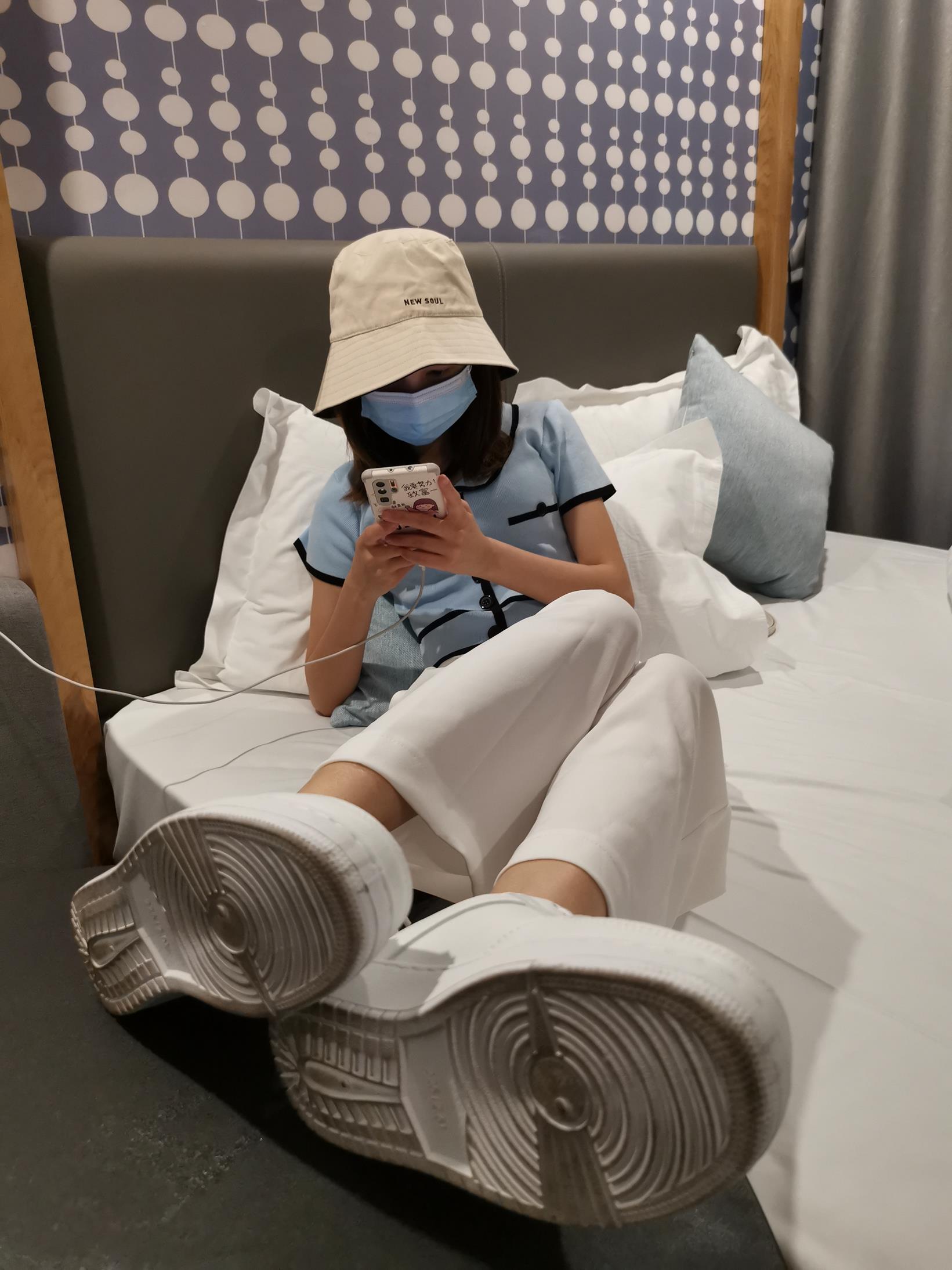 鱼鱼足影 第4期 珺珺小白鞋棉袜脚 [148P/1V/307MB]插图3