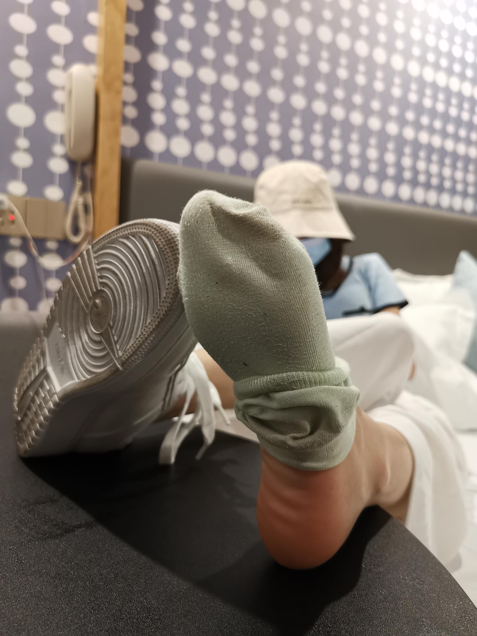 鱼鱼足影 第4期 珺珺小白鞋棉袜脚 [148P/1V/307MB]插图8