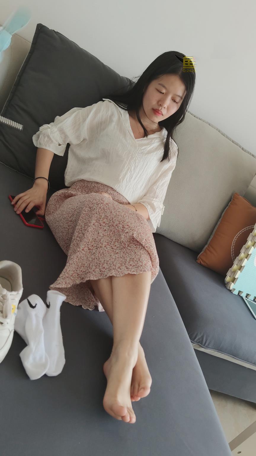 鱼鱼足影 第036期 静静白棉袜篮棉袜脚 [177P/1V/732M]插图5