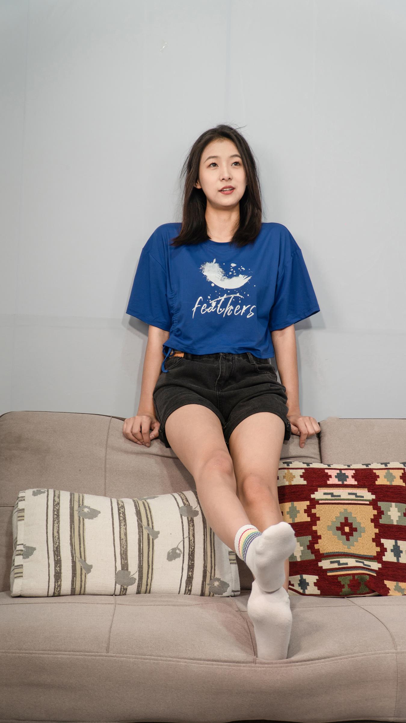 小香蕉映像-暗里着迷 zl蓝衣小白鞋棉袜脚裸足 [106P/1V/3.75G]插图1